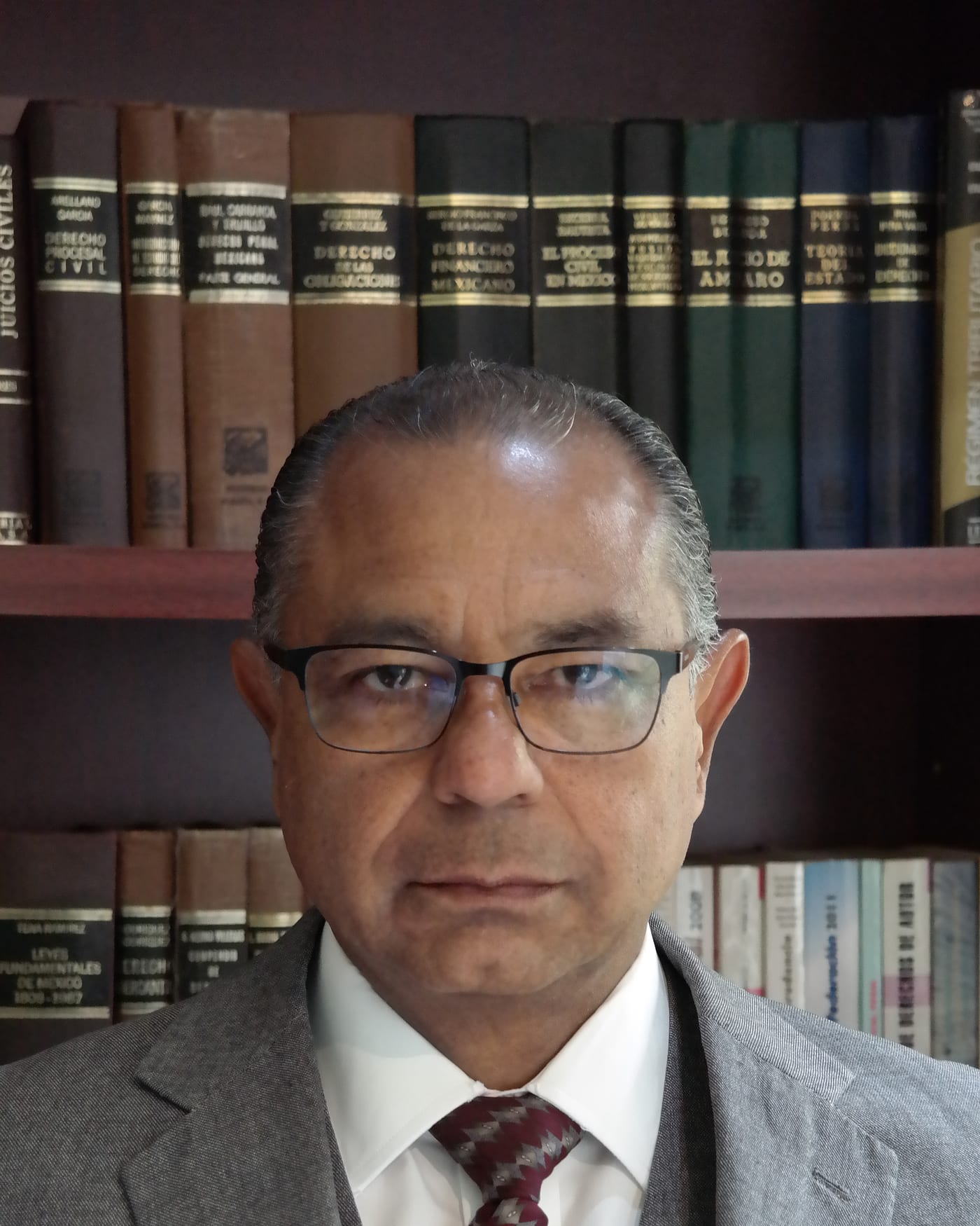 Lic. Mauricio A. Ramírez R., titular de la firma
